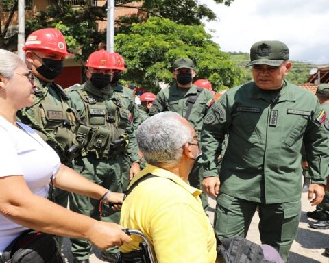 Volunteers from the Gran Misión Negro Primero serve communities in Las Tejerías