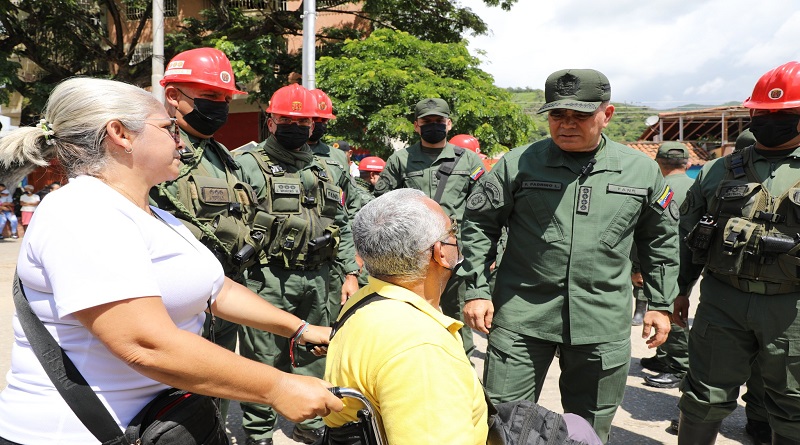 Volunteers from the Gran Misión Negro Primero serve communities in Las Tejerías