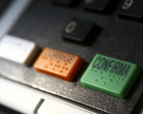 Voting this Sunday follows Brasilia time across the country