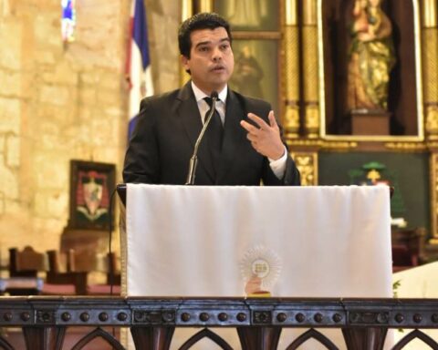 Wellington Arnaud pondera avances en materia de agua potable y saneamiento