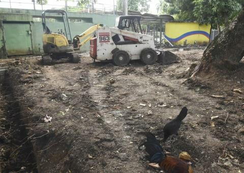 What happens at Los Jardines play