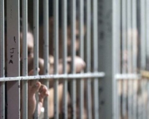 What health system do prisoners have access to in Colombia?