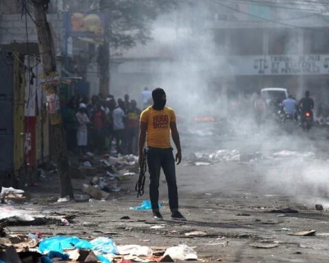 Armed gangs have implanted terror in Haiti, so the UN seeks to send a military mission to restore order in that nation.