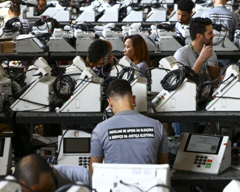 White and null votes are discarded during counting