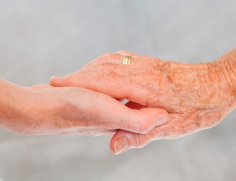 Women double men in daily hours dedicated to care tasks