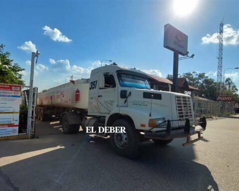 YPFB says that CAO and Anapo support request to suspend blockades;  but farmers deny it