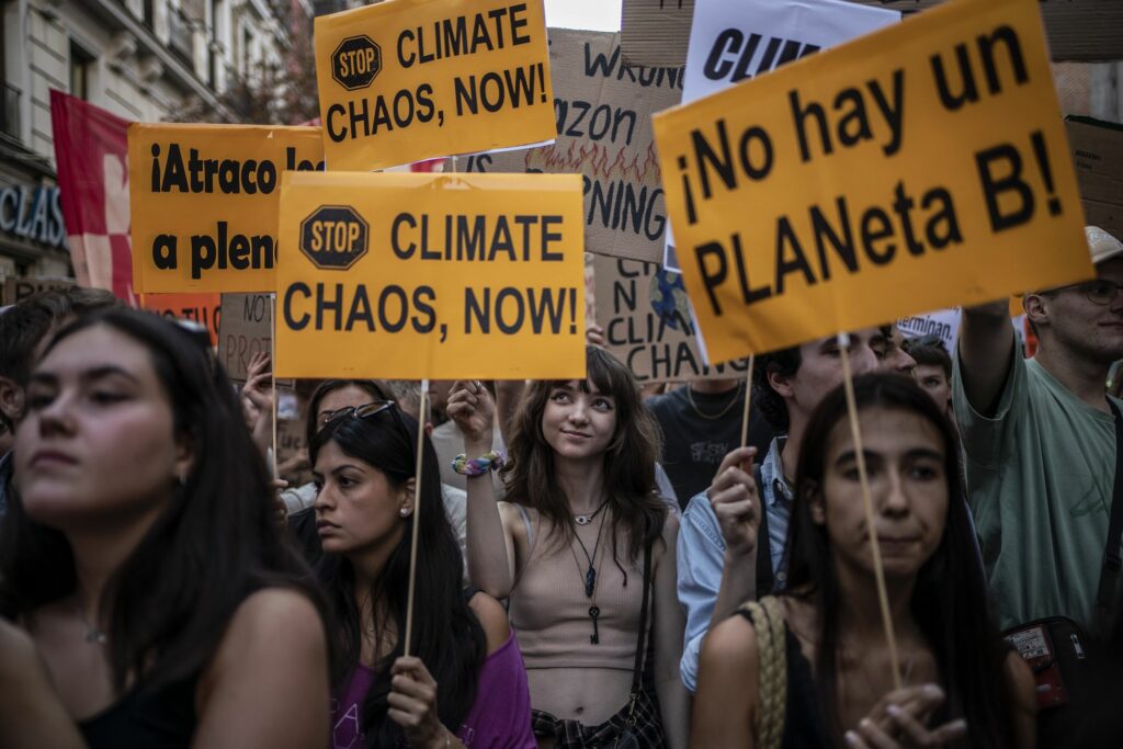 Young people from all over the world raise their voices again against climate change