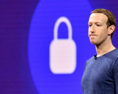 Zuckerberg lost more than half of his fortune in a year, why?