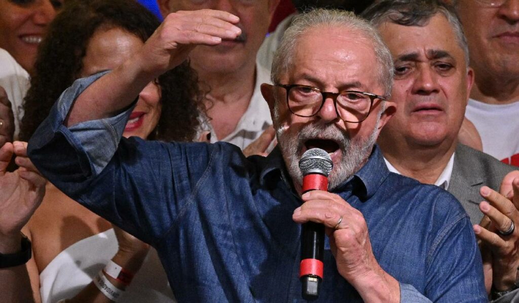 "brazil is back"Lula calls for unity in his first speech as new president