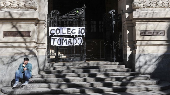 repudiate the "intimidation" of the Buenos Aires government in the schools taken