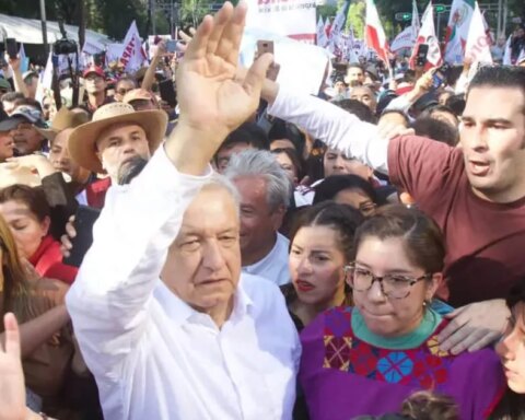 1.2 million people participated in the AMLO march, according to Sheinbaum