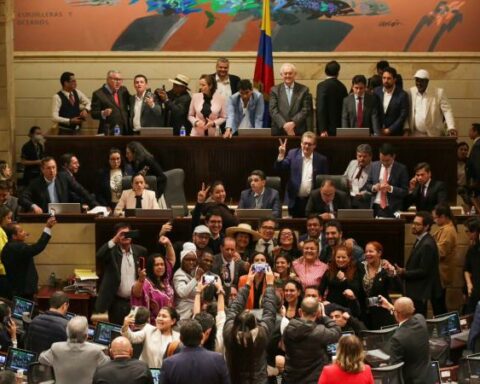 A difficult change: the first 100 days of the Petro government