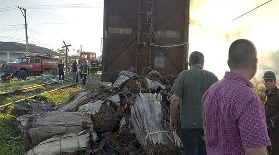 A fire destroys a load of tobacco on a train from Pinar del Río