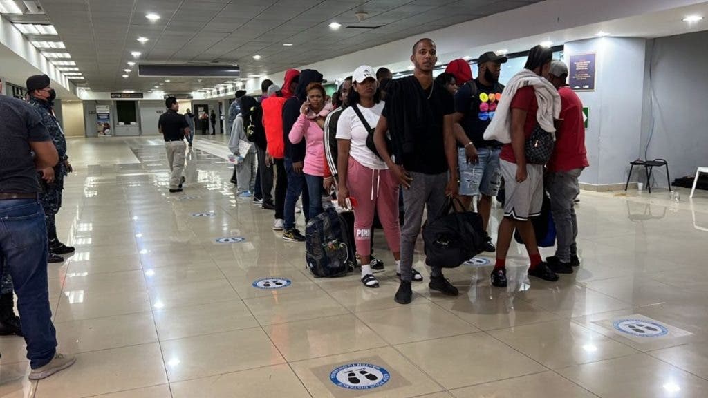 A group of 25 Dominicans are stranded at the Guatemalan airport