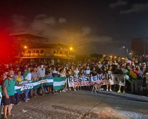 A short distance away, councils for and against the census in 2023 are held in the Three Thousand Plan