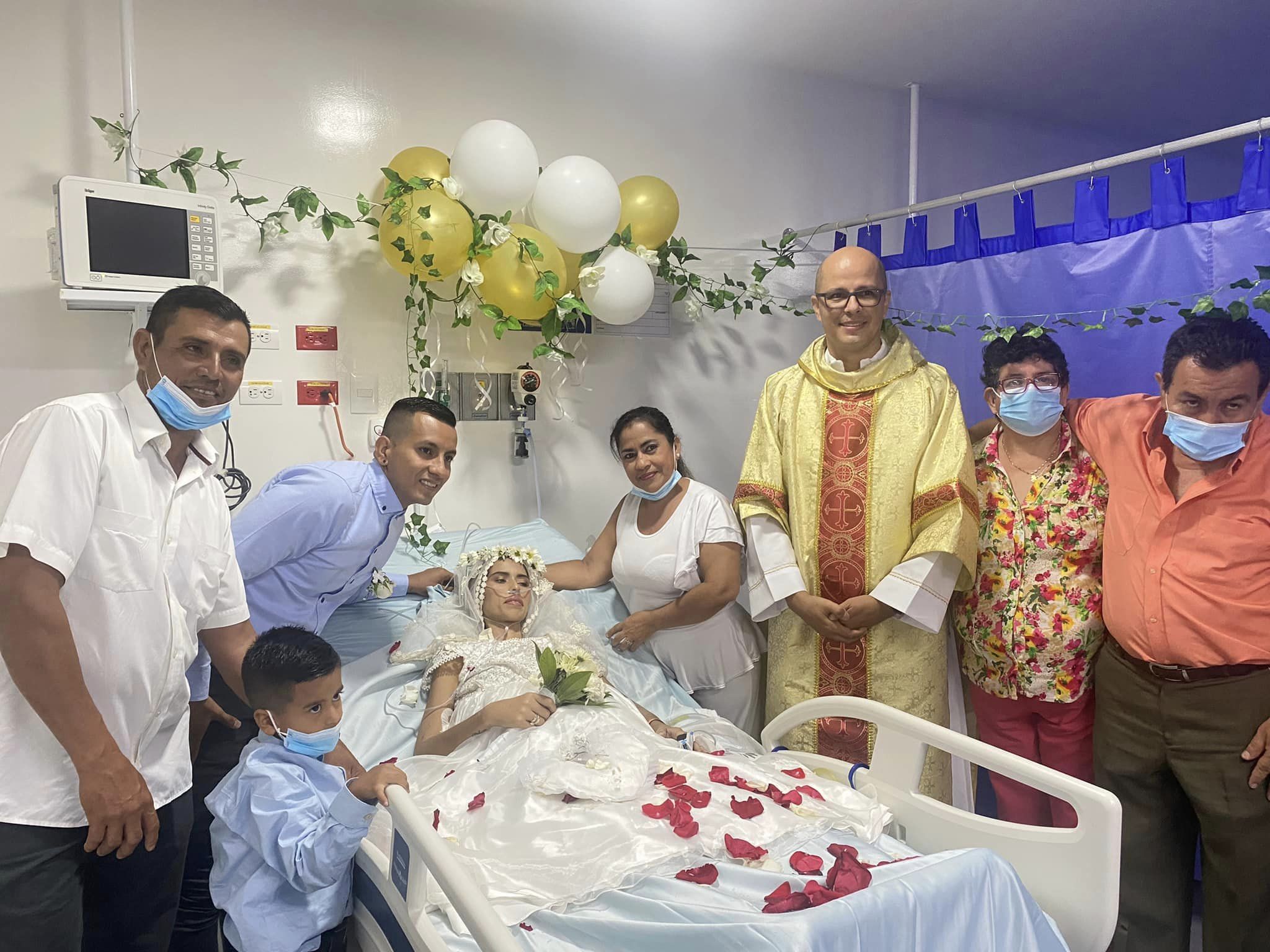 A 'yes' for life: a couple sealed their marriage inside a hospital, she suffers from cancer