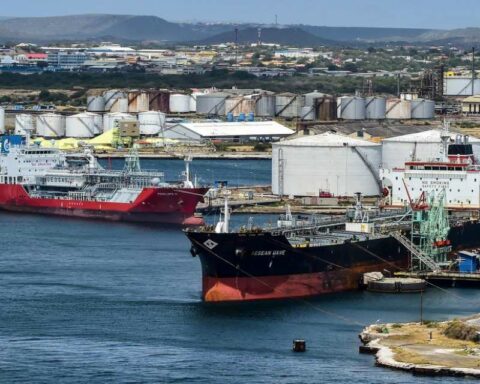 AP: US companies may be helping Venezuela avoid sanctions