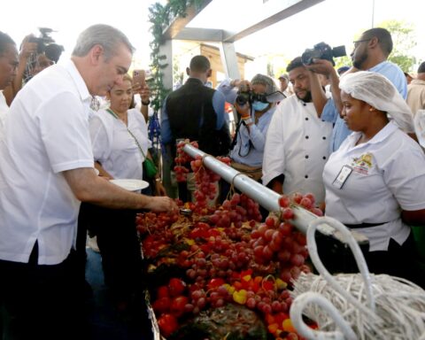 Abinader anuncia entrega raciones alimenticias en "Navidad del Cambio"