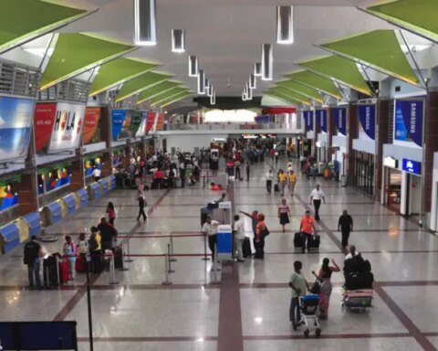 Activan plan de acción en aeropuertos por festividades navideñas