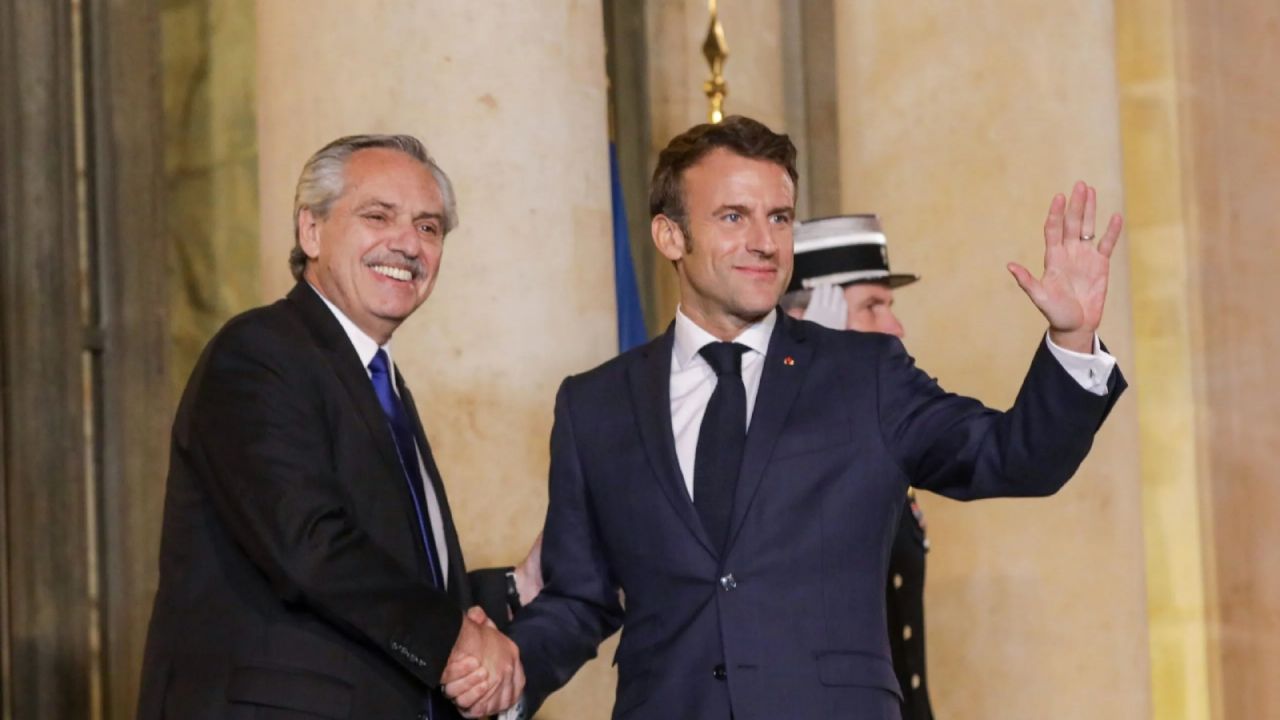 Alberto Fernández participated in a historic French ceremony at the Arc de Triomphe