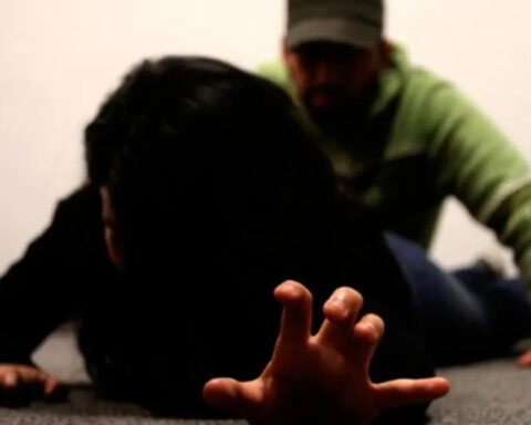 Supuesto pastor en San Juan le regaló rosas y la apuñaló