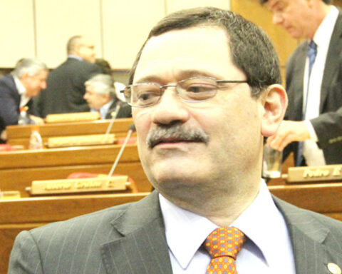 Analyst describes as "political aberration" to increase the mandate for one year to mayors