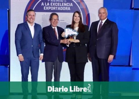 Angie Martínez wins "Outstanding Ambassador 2022" Award