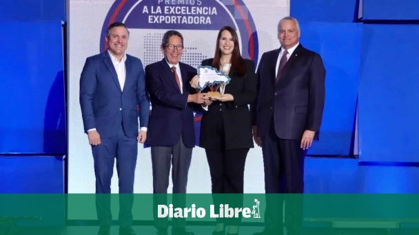 Angie Martínez wins "Outstanding Ambassador 2022" Award