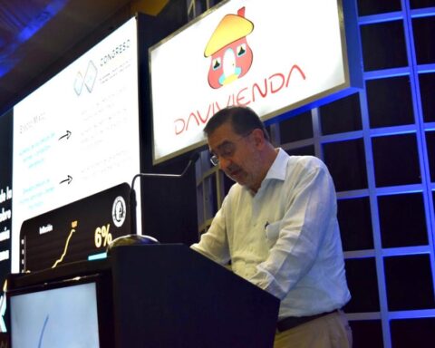 Appointed president (e) of Asobancaria after departure of Hernando José Gómez