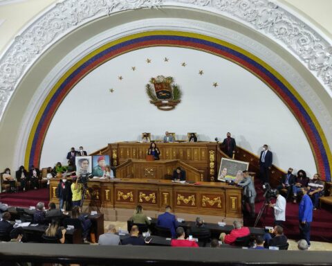 Approved in first discussion Venezuela-San Vicente Air Service Law