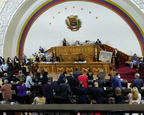 Approved in second discussion Law of the Dario Vivas Order Decoration