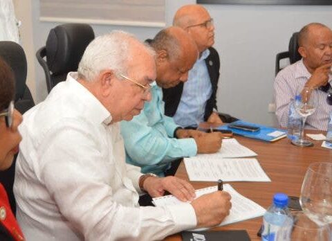 Bagrícola financiará rehabilitación de factorías de arroz y creación de marca del cereal