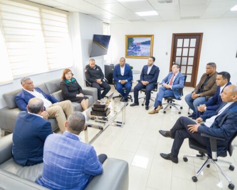 Dueños de bares firmarán acuerdo con Interior y Policía; seguirá restricción venta de alcohol