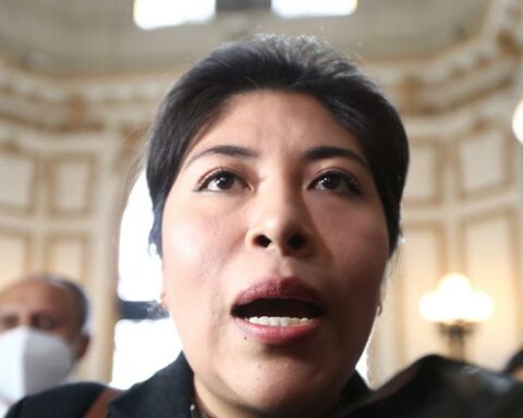 Betssy Chávez now calls for dialogue: "Neither closure of Congress nor vacancy"