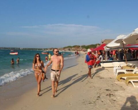 Bill seeks to extend vacation period from 15 to 20 days