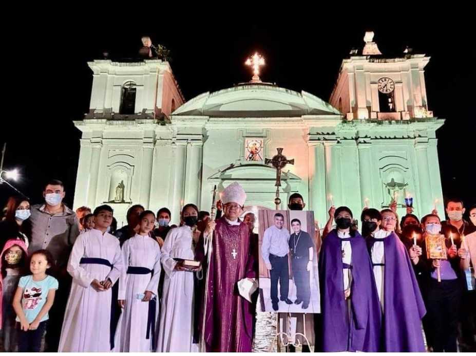 Bishop of Honduras holds vigil for Monsignor Rolando Álvarez and the political prisoners of Nicaragua