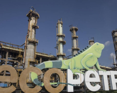 Bloomberg: Colombian state oil company will seek business with Venezuela