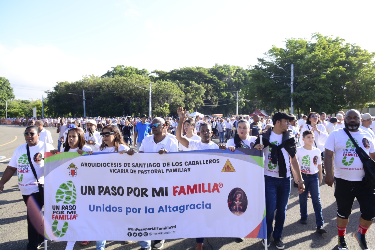 Bretón Martínez calls to preserve life and family