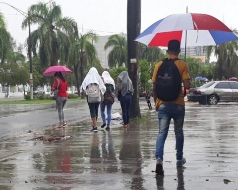 COE mantiene en alerta a cinco provincias por posible vaguada