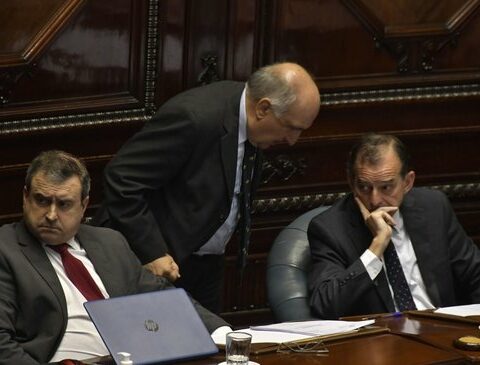 Cabildo Abierto points to the experience of the FA for its signature campaign