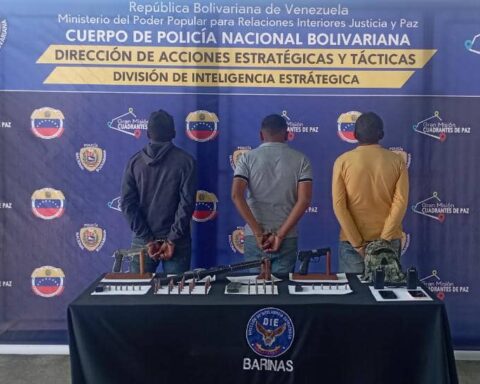 Captured in Barinas three members of the tancoles