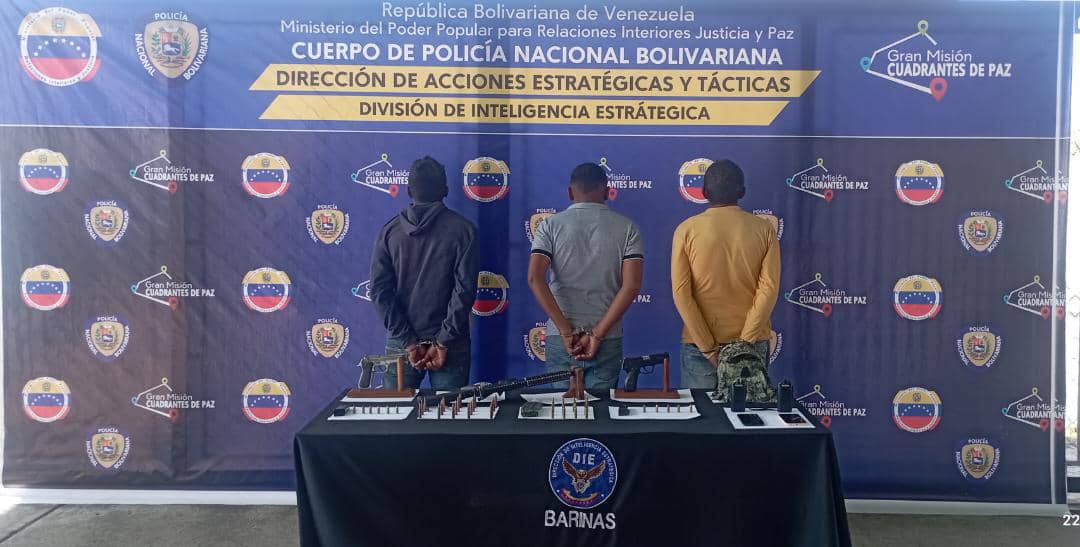 Captured in Barinas three members of the tancoles