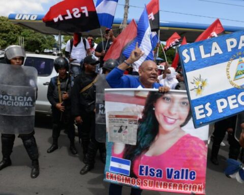 Carlos Valle is in prison and sick, his family fears for his health