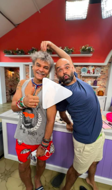 Carlos Vargas 'sheared' Pibe Valderrama... wow