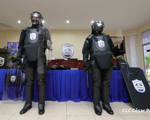 China gives away ammunition to the regime's riot police