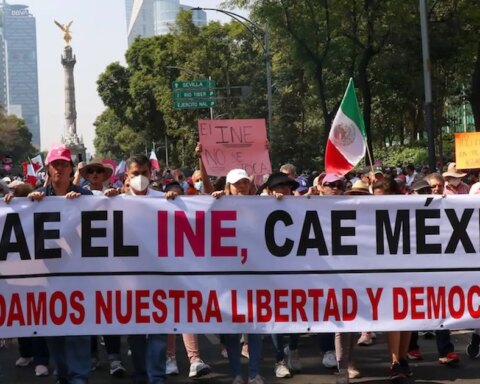 Chronicle |  March in defense of the INE summons thousands against the electoral reform