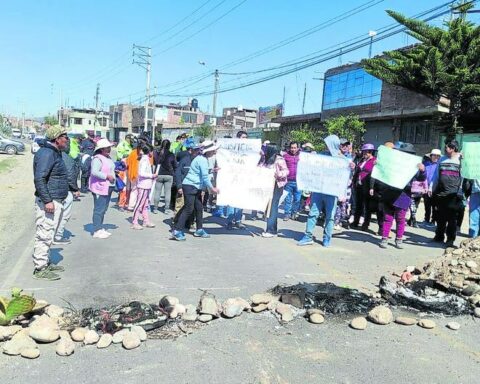 Chupaca residents block streets due to constant accidents