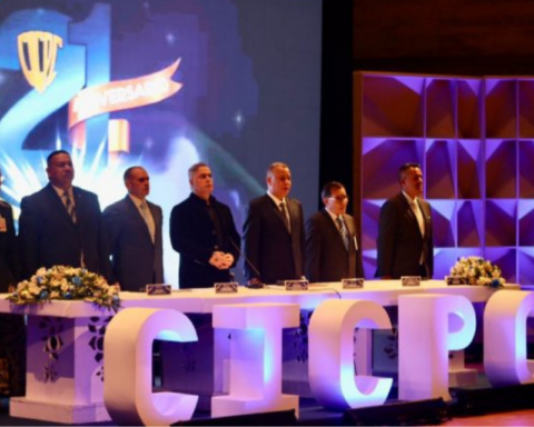 Cicpc celebrated anniversary with promotions and awards for Crab Case