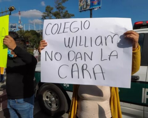 Classes at Williams School are suspended for 3 days due to the death of a student