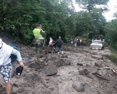 Closure of the Cúcuta-Pamplona road due to a landslide